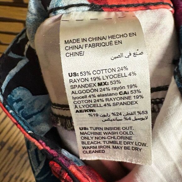 Chico’s Black Floral Jeggings Size 6R - Picture 5 of 5